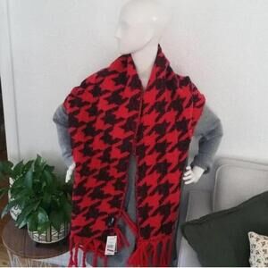 DKNY Women's Oversized Houndstooth Scarf Red/Black